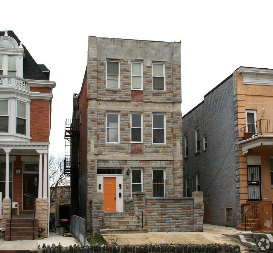 Fotografía del edificio - 2227 Linden Ave