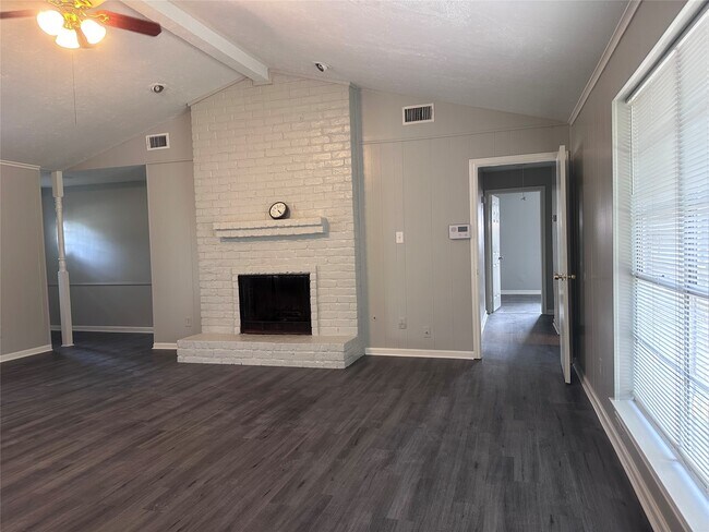Foto del edificio - 13611 Fernhill Dr