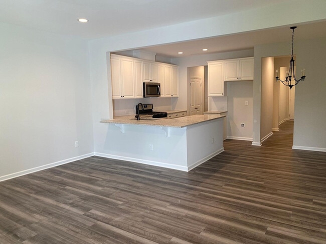 Building Photo - Room in Townhome on Fitchie Pl