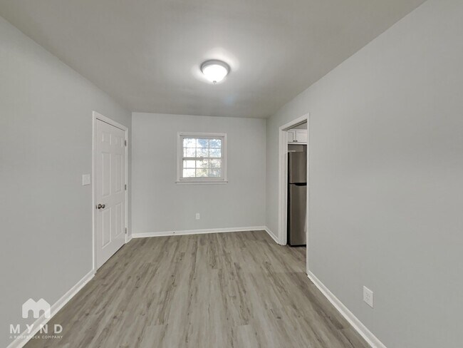 Building Photo - 2491 Crestdale Cir SE
