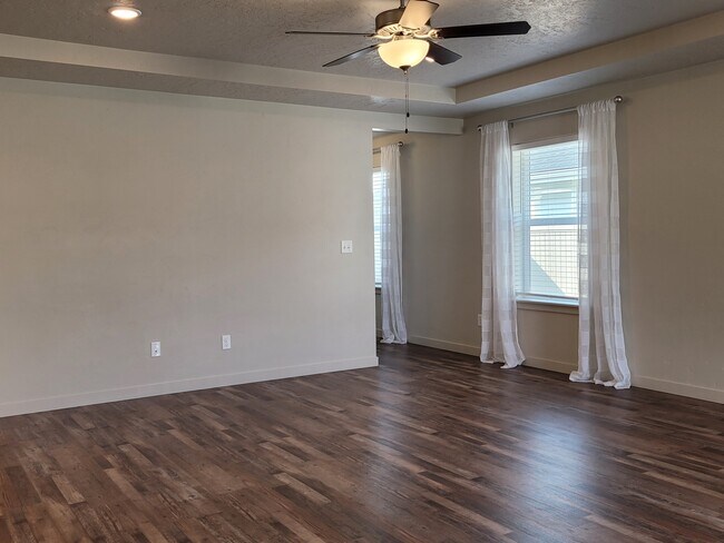 Foto del edificio - 17906 Hensley Ridge Pl