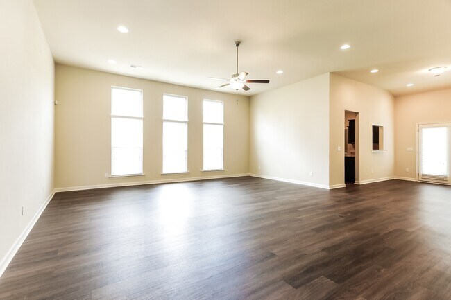Foto del edificio - 325 Clover Cir