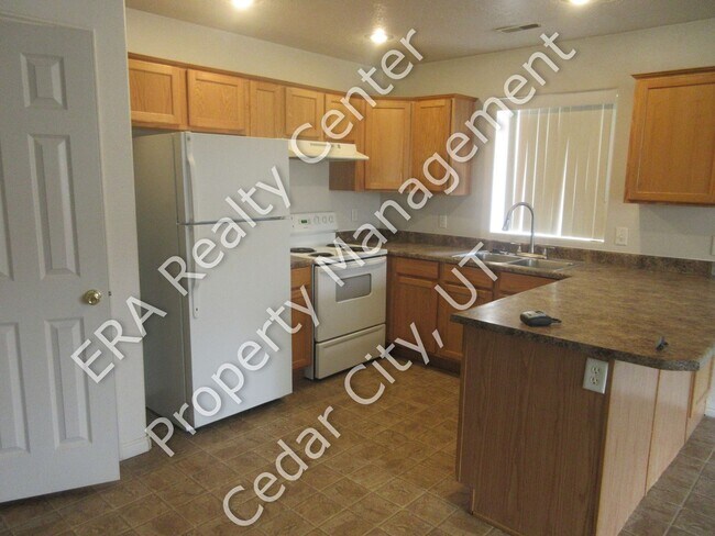 Foto del edificio - 3 Bedroom, 2 Bathroom Twin Home