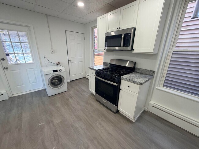 Building Photo - 446 4th St