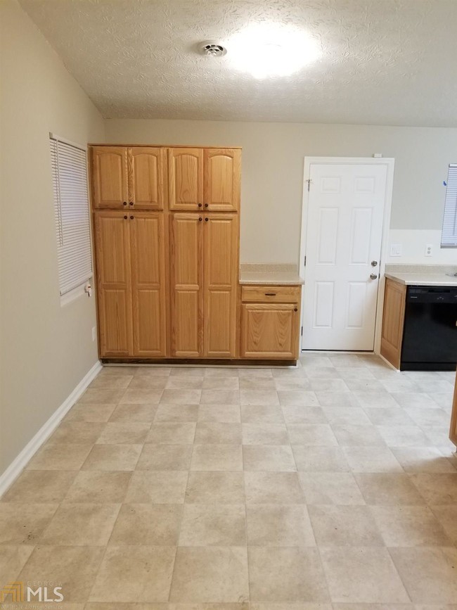 Building Photo - 66 Skylark Ln
