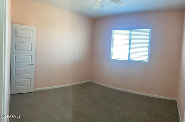 Foto del edificio - 38 S 197th Ln