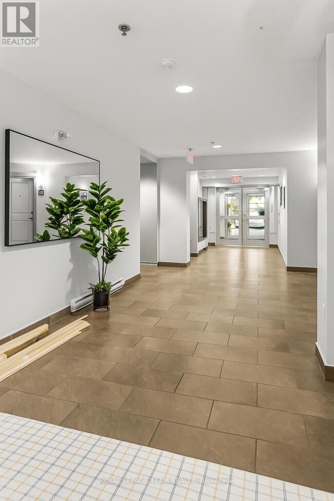 Building Photo - 151 Potts Private