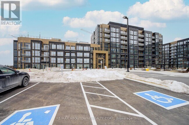 Photo du bâtiment - 2333 Khalsa Gate