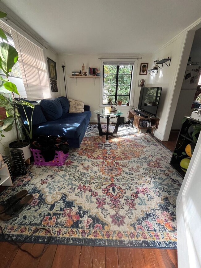 Foto del edificio - Charming 1BR Apartment Steps from UNC – Water & Electric Included!