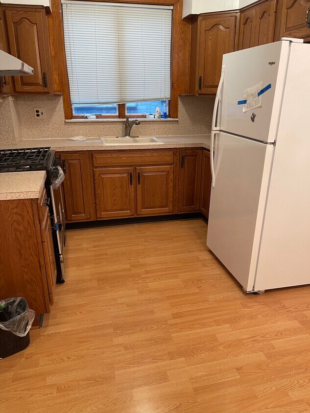 Kitchen - 2445 W 3rd St