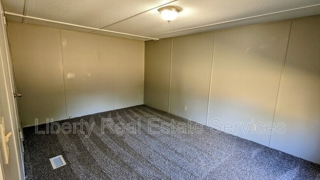 Foto del edificio - 260 Ed Powers Blvd