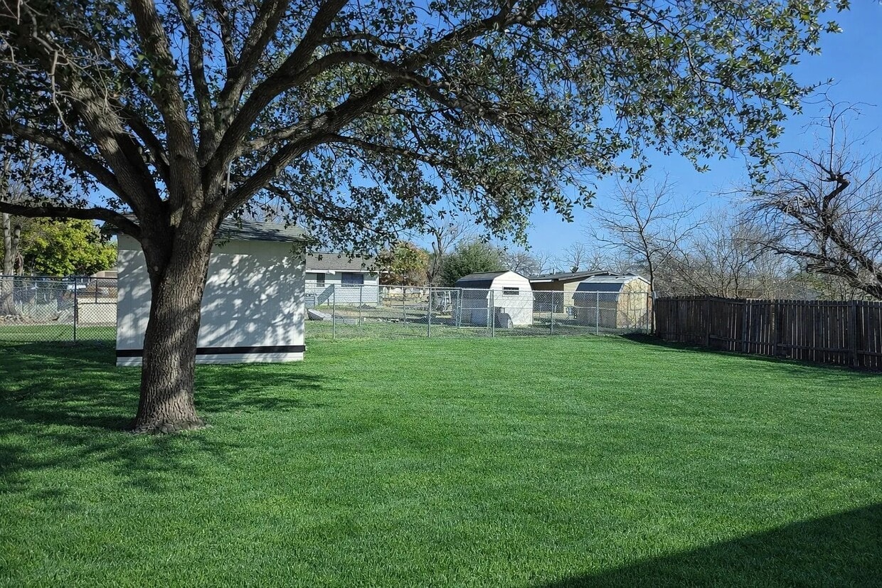 Foto del edificio - 5855 Castle Brook Dr