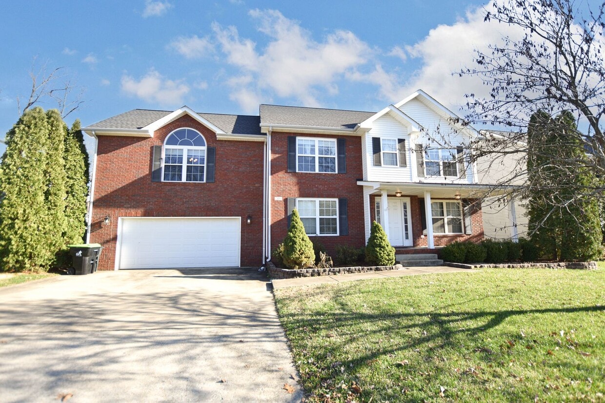 Primary Photo - Pet Friendly Three Bedroom with Bonus!