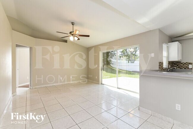 Foto del edificio - 5615 Hamlin Close Rd