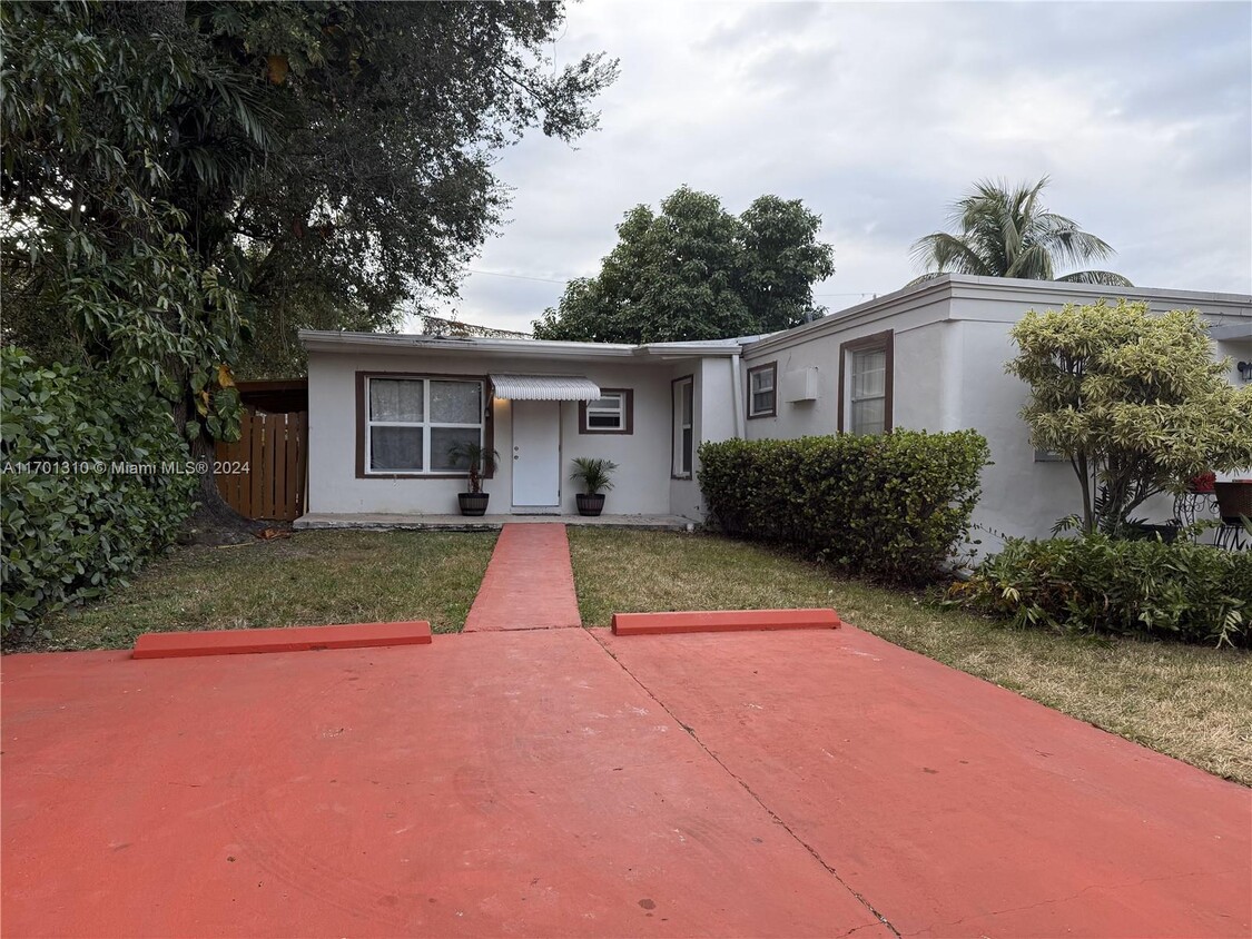 Foto principal - 636 SW 45th Ave