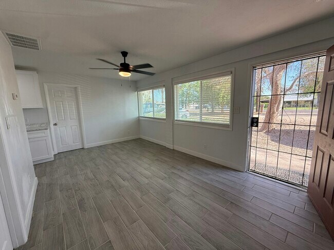 Foto del edificio - 2206 W Vista Ave