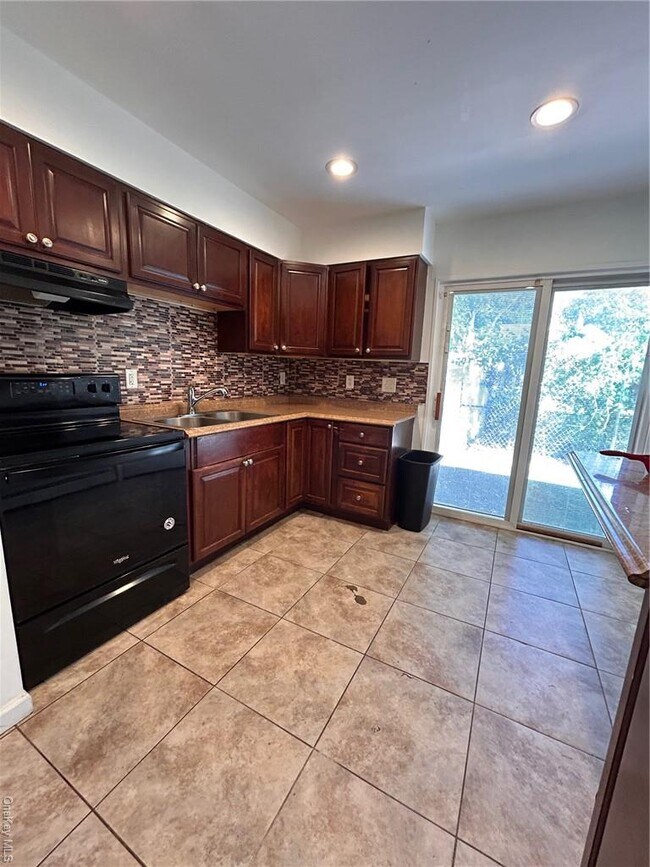 15 Baldwin Ln, Medford, NY 11763 House Rental in Medford, NY