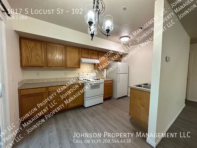 Building Photo - 1017 S Locust St