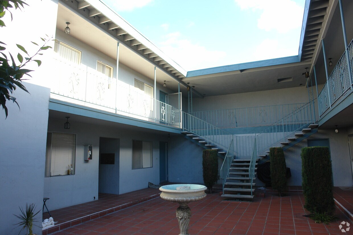 Building Photo - The Royal Court