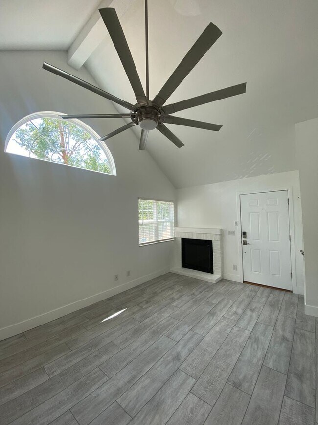 Foto del edificio - 615 RICHLAND Ct