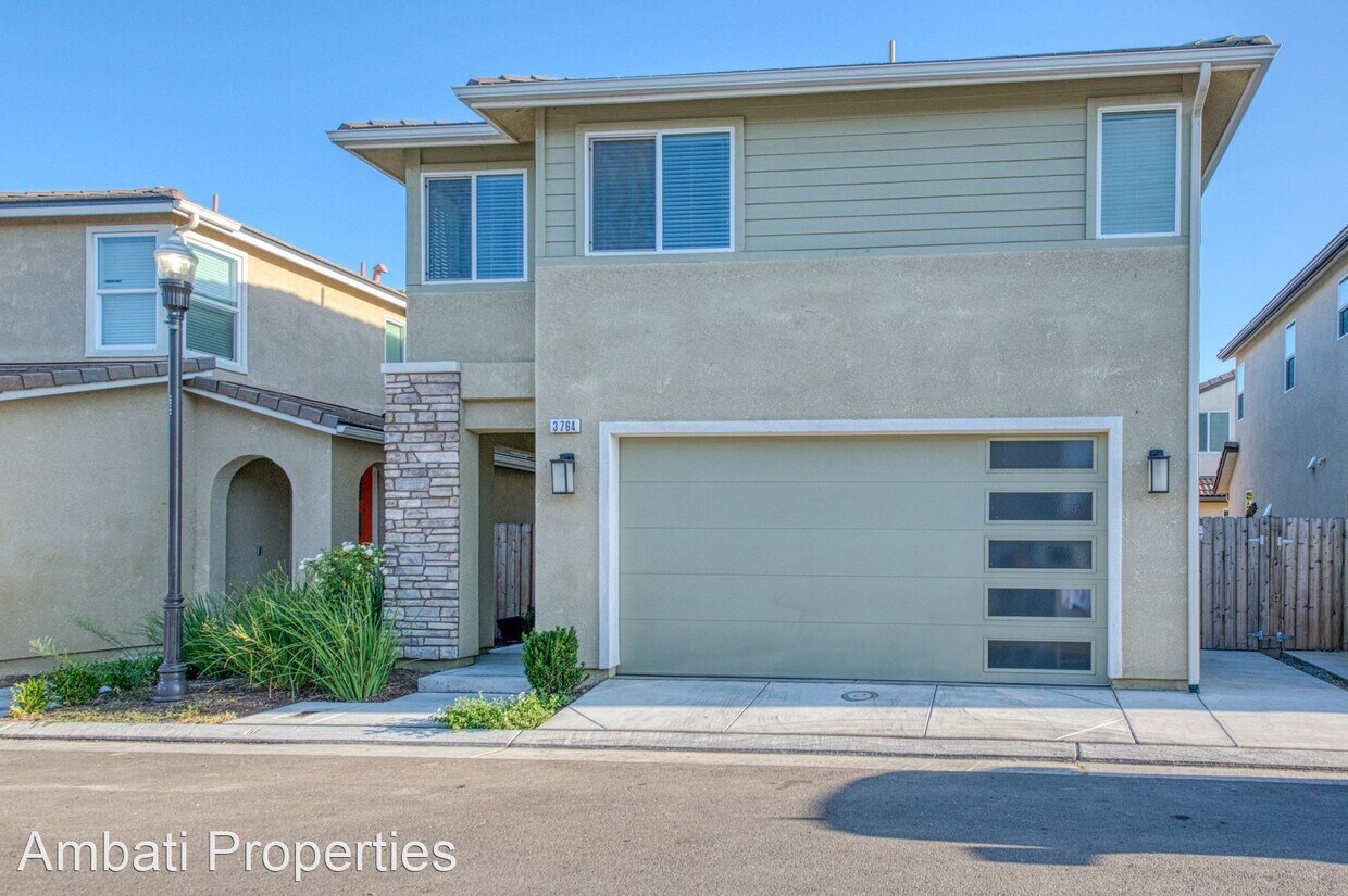 3 br, 2.5 bath House 3764 Highpark Way House Rental in Clovis, CA
