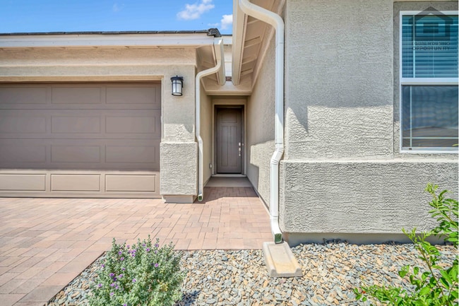 Building Photo - 4Bed/3Bath House at Thomas Rd/99th Ave! Ready for Immediate Move-In! -- Mother-In-Law Suite W/Pri...
