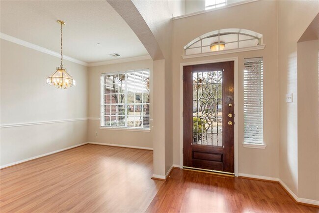Foto del edificio - 4615 Russett Ln
