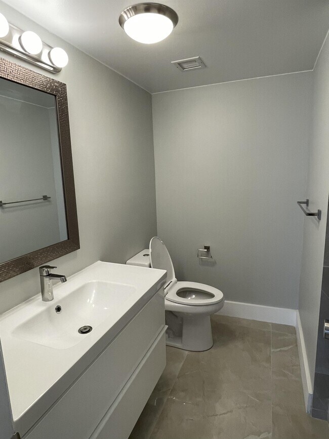 Foto del edificio - 3031 N Ocean Blvd