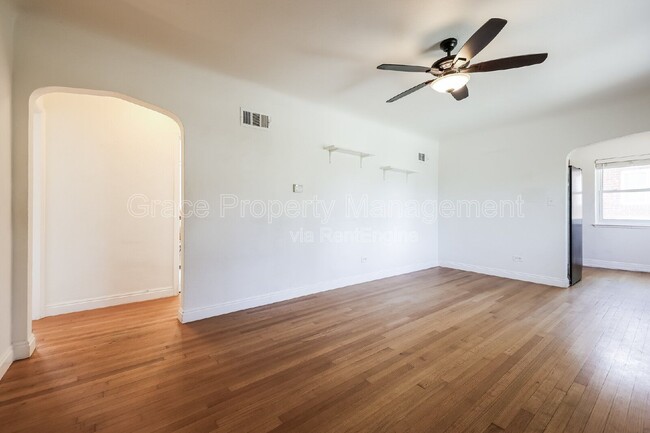 Building Photo - 2856 Elm St