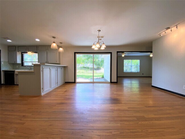 Building Photo - 5242 Beechnut St