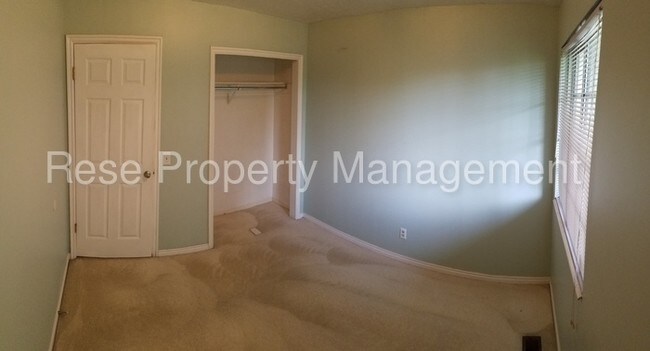 Building Photo - 9118 S Scirlein Dr
