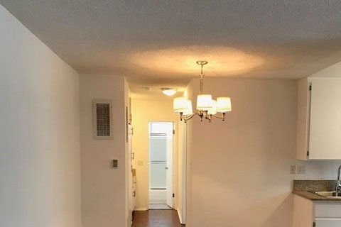 Foto principal - 1342 Centinela Ave