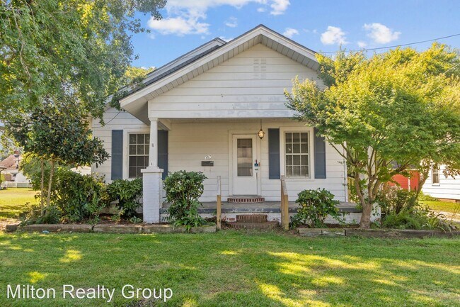 Building Photo - 4 br, 1.5 bath House - 307 East F St