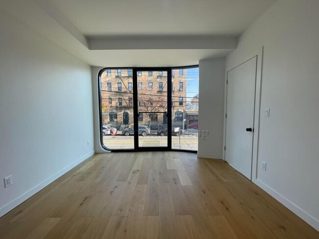 Building Photo - ----LUX 1 BED---GYM---ROOFDECK----LAUNDRY ...