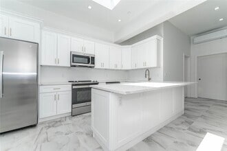 Building Photo - 138 E Park Ave
