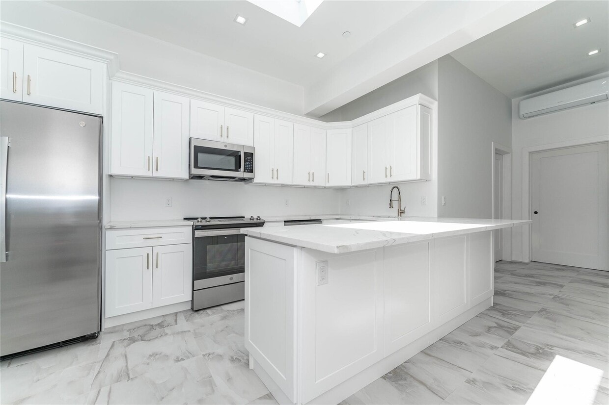 Primary Photo - 138 E Park Ave
