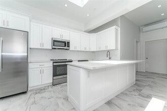 Building Photo - 138 E Park Ave