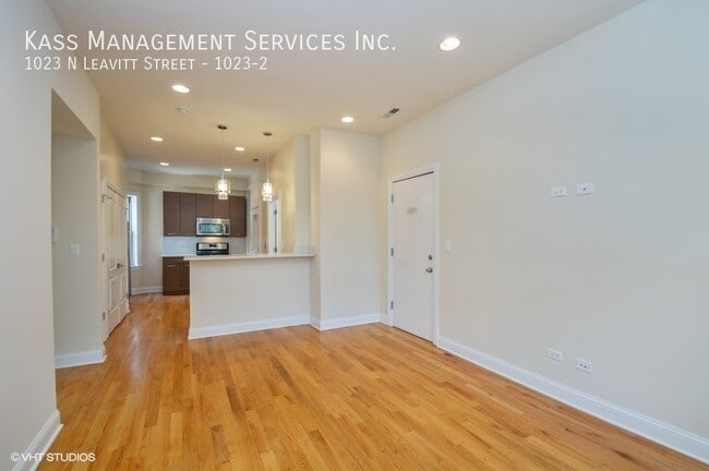 Photo - 1023 N Leavitt St Apartment