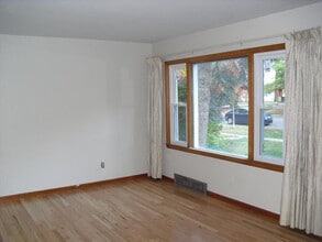 Building Photo - 808 Pauline Blvd