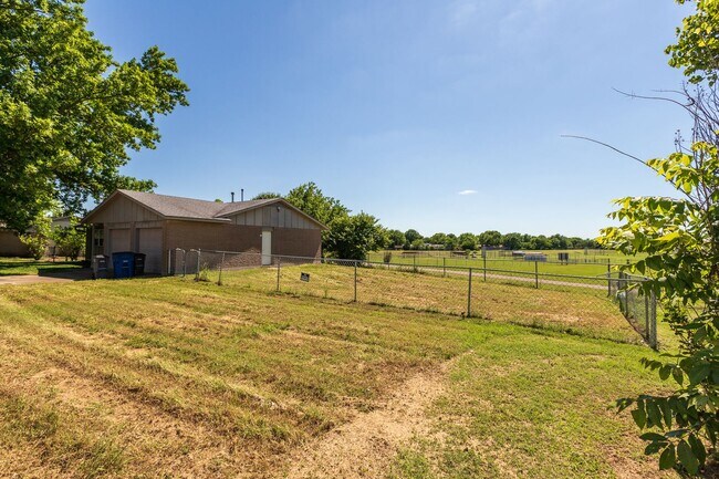 Foto del edificio - Charming 3 Bedroom in East Tulsa Home!
