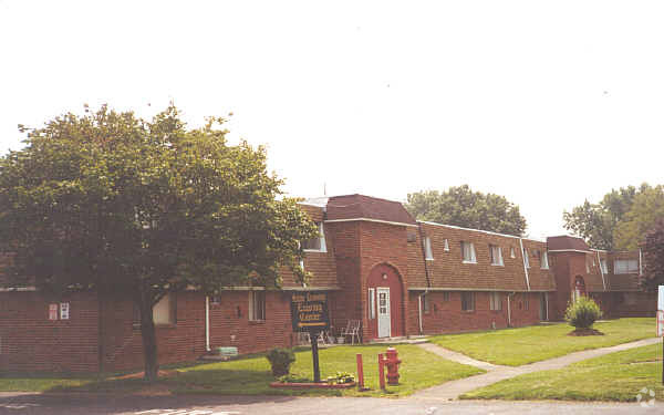 Primary Photo - Salem Crossing Apartments