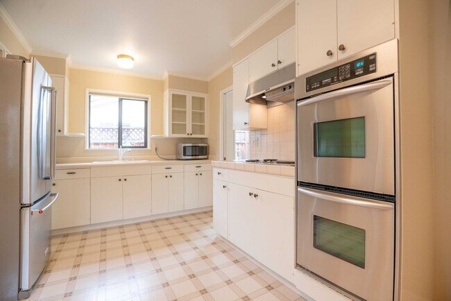 Foto del edificio - Spacious Single Story Home on Large Lot in...