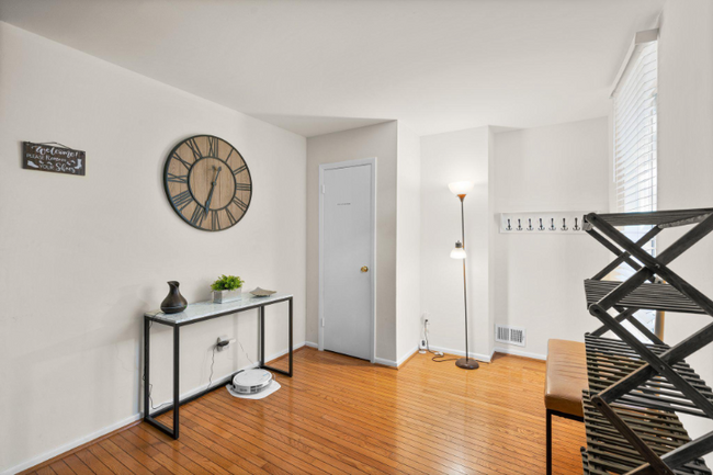 Building Photo - 628 S Paca St