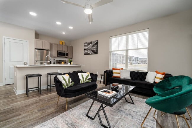 Building Photo - 5825 Sunset Wy