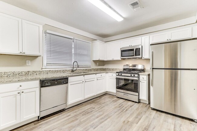 Foto del edificio - 2390 Candler Rd