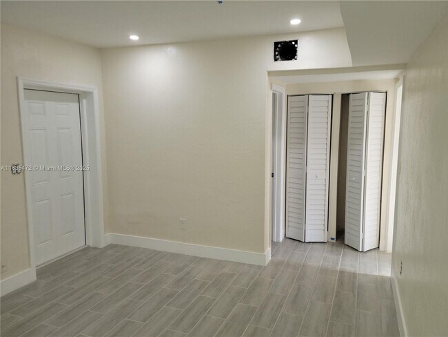 Foto del edificio - 150 NE 82nd Terrace