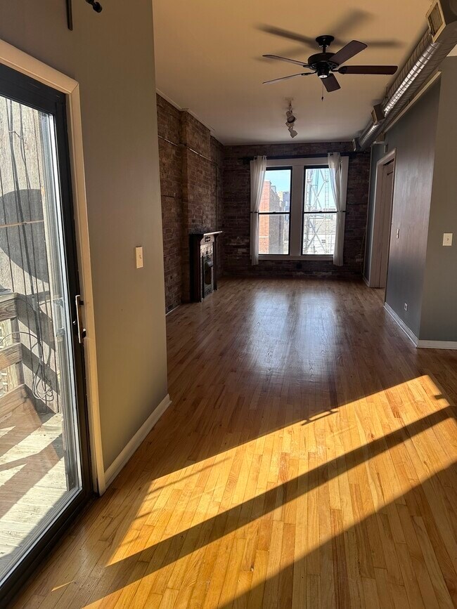 Foto del edificio - 1215 W Grand Ave