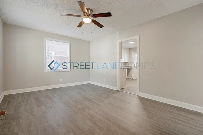 Foto del edificio - 2210 Corning Rd