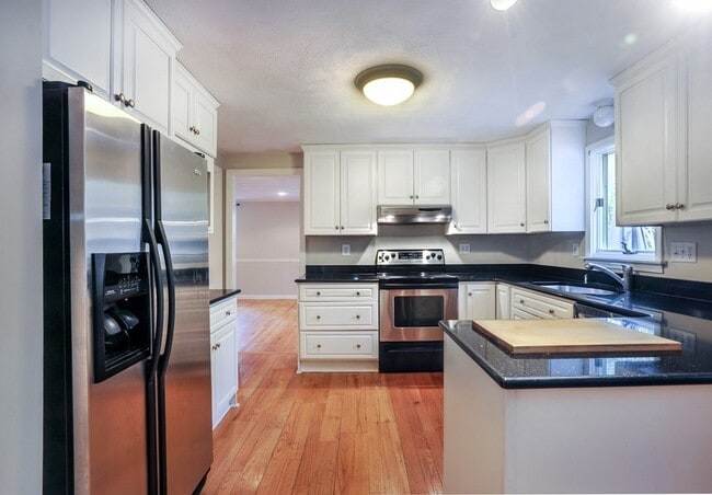 Building Photo - 98 Brick Hill Ln