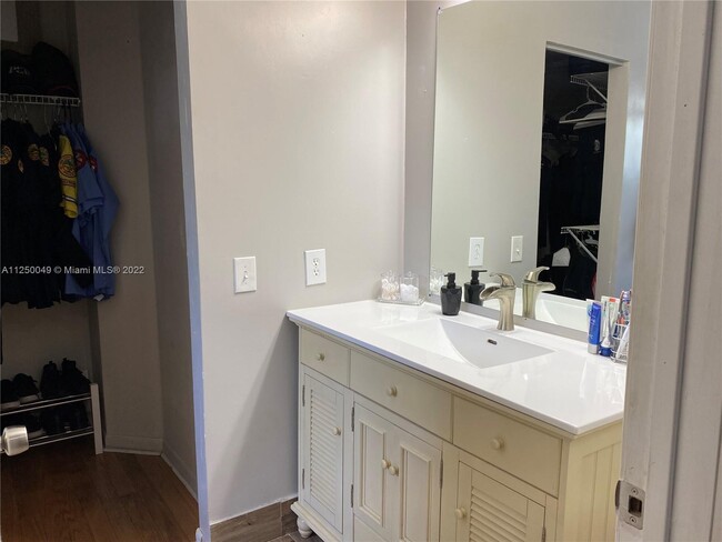 Building Photo - 20307 SW 86th Ct   Cutler Bay Fl 33189